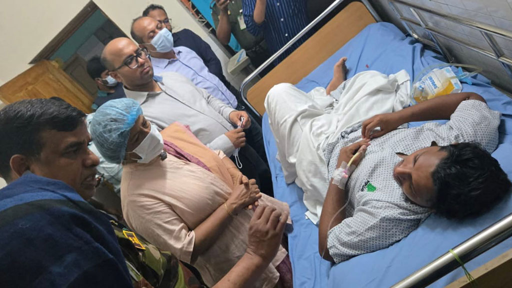 নুরকে দেখতে হাসপাতালে উপদেষ্টা শারমীন মুরশিদ