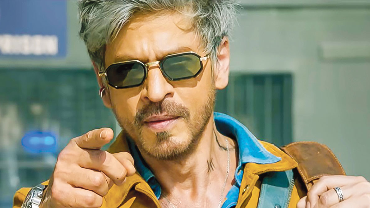 যুদ্ধের ধাক্কায় বদলে গেল শাহরুখের পরিকল্পনা