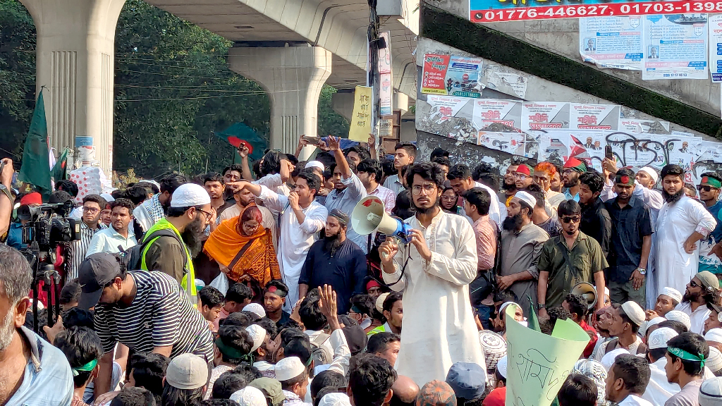 আওয়ামী লীগ নিষিদ্ধের দাবিতে শাহবাগে গণজমায়েত শুরু
