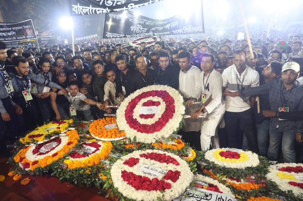 ১২টা ৪৫ মিনিটে পুষ্পার্ঘ্য অর্পণ করে বাংলাদেশ জাতীয়তাবাদী ছাত্রদল। সভাপতি রাকিবুল ইসলাম রাকিব ও সাধারণ সম্পাদক নাছির উদ্দীন নাছিরের নেতৃত্বে পুষ্পার্ঘ্য অর্পণ করেন ছাত্রদলের নেতা–কর্মীরা।