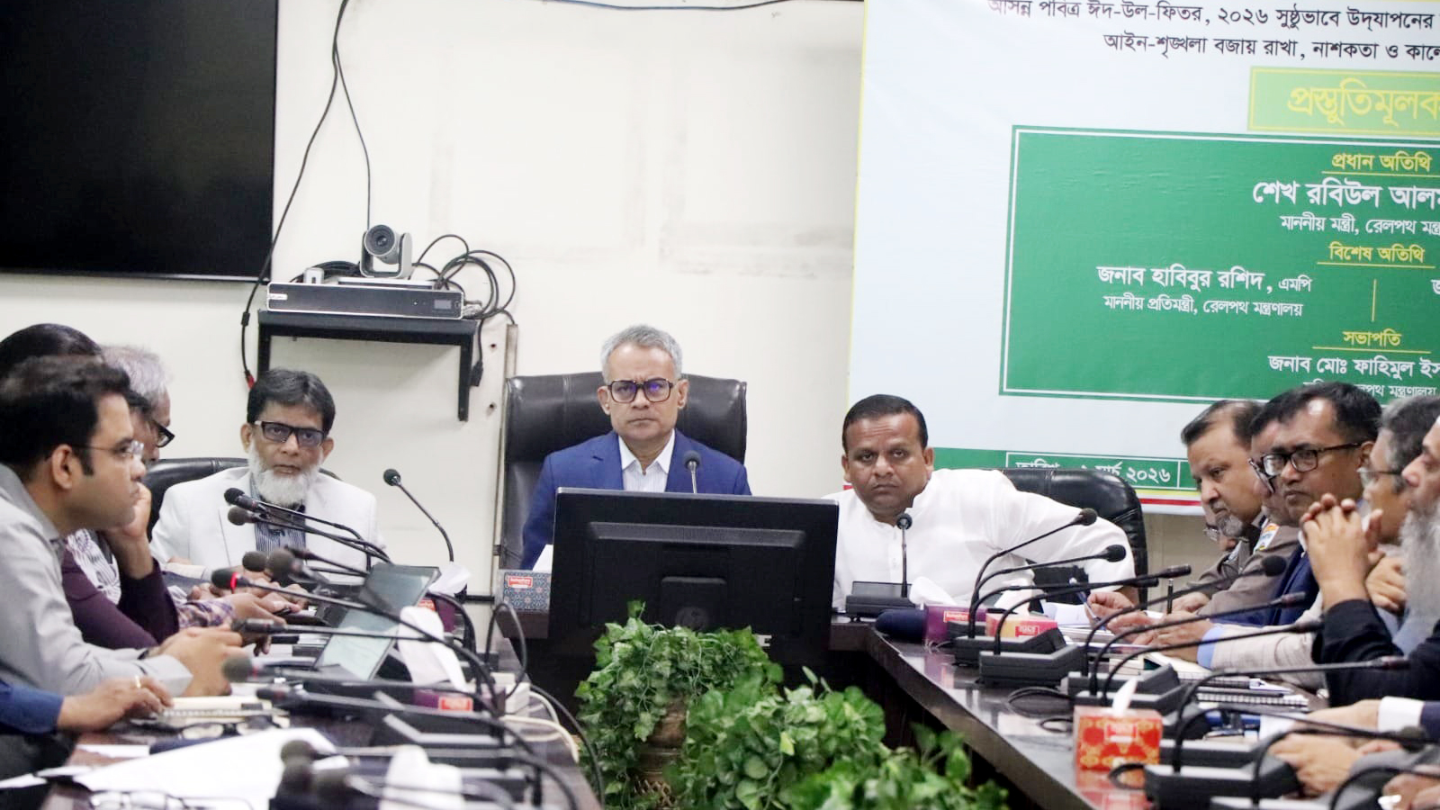 ঈদে ট্রেনের ছাদে ভ্রমণ ঠেকাতে কড়াকড়ি, থাকছে ২৫ শতাংশ আসনবিহীন টিকিট