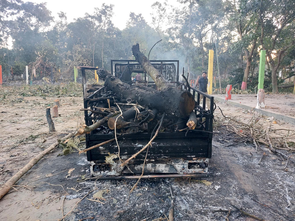 শেরপুরে পীরের দরবারে লুটপাট, পোড়ানো হলো ১০ গাড়ি