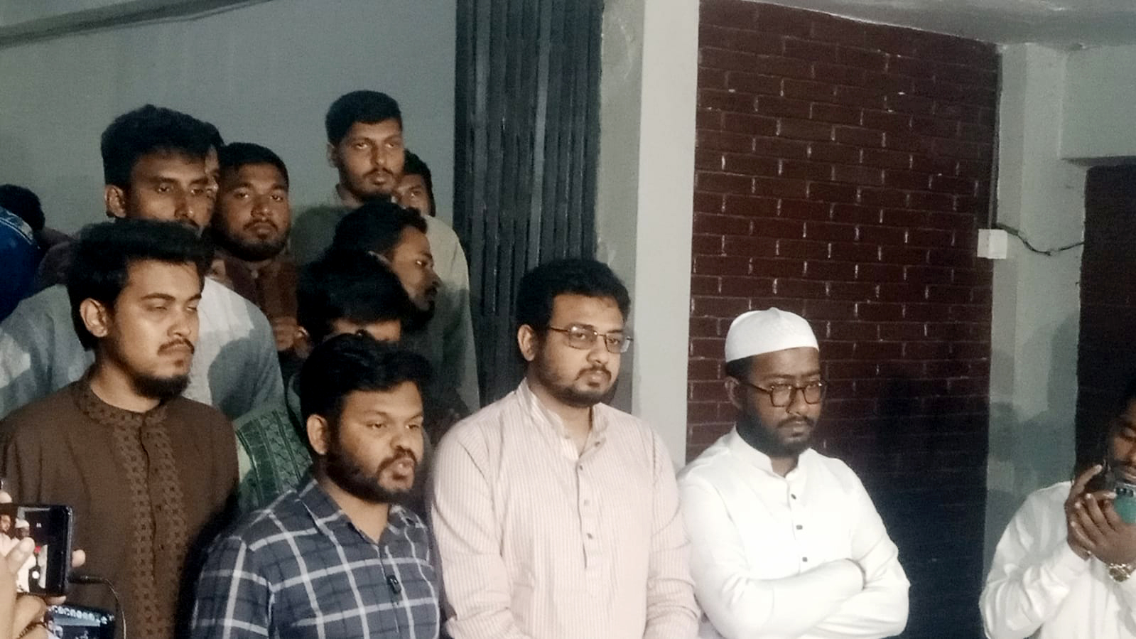 ঢাবি উপাচার্যের কাছে স্মারকলিপি, হামলার বিচার চাইল শিবির