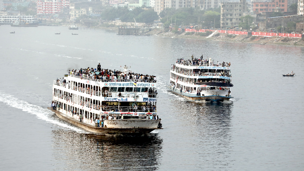 নৌযান চলাচলে সতর্ক থাকতে বলল বিআইডব্লিউটিএ
