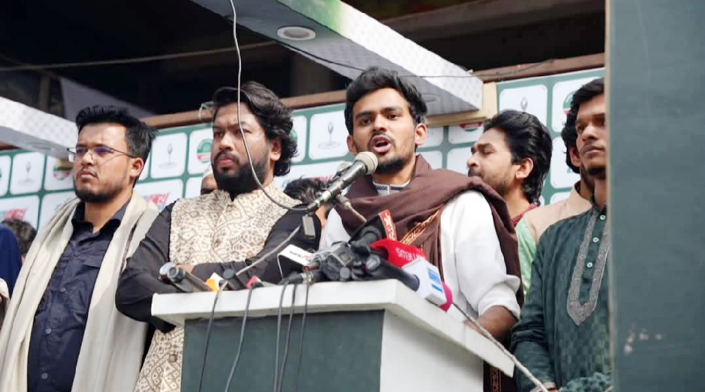 ভোটটা তাকেই দেন, যে আপনার জীবনকে পরিবর্তন করতে পারবে: আসিফ