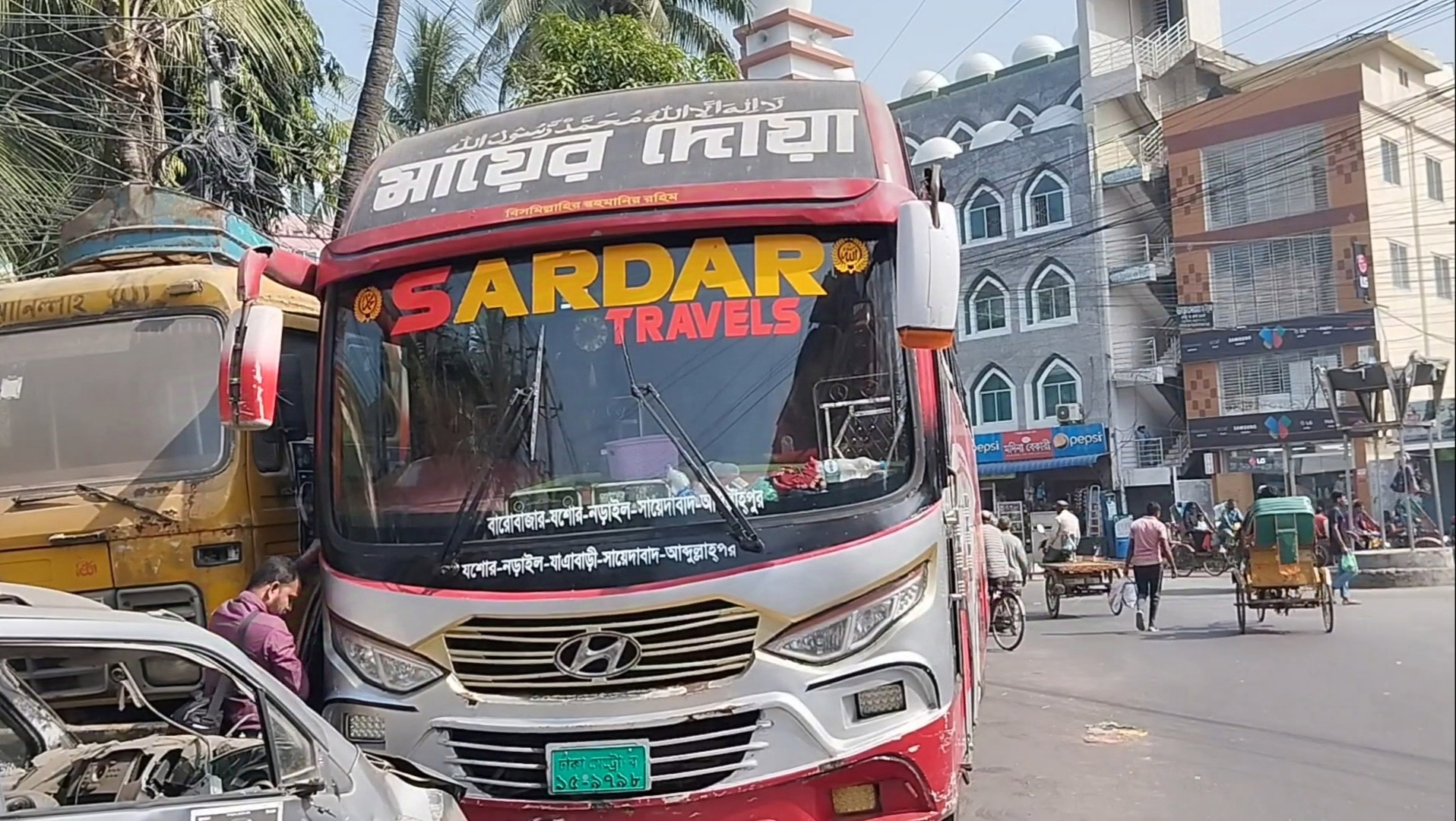 যশোরে বাসে চালকের সহকারীকে কুপিয়ে হত্যা, ২ জন আটক