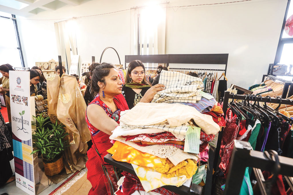 ‘সুতোর গল্প’ ছিল দেশজ পণ্য়ের উৎসব