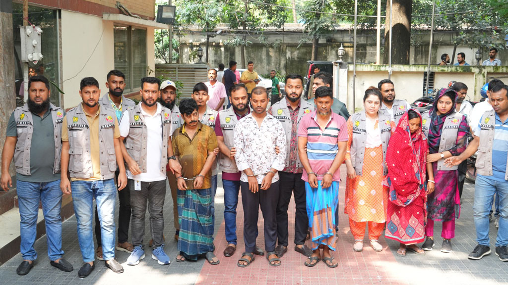 তিন মাসের পরিকল্পনায় ফরচুন শপিং মলে স্বর্ণ চুরি, গ্রেপ্তার ৪