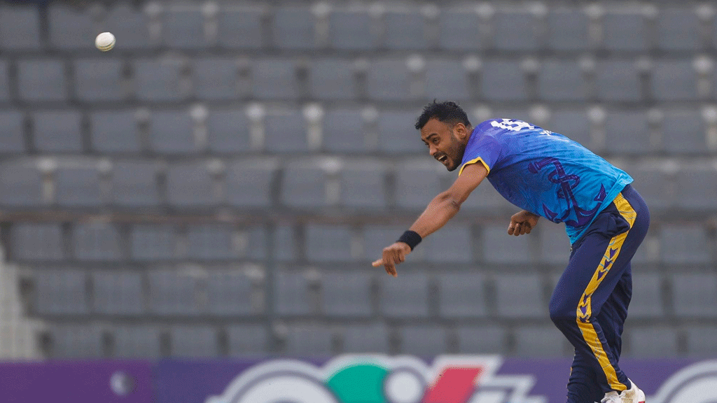 বিপিএলে ব্যাটে-বলে দেশিদের দাপট