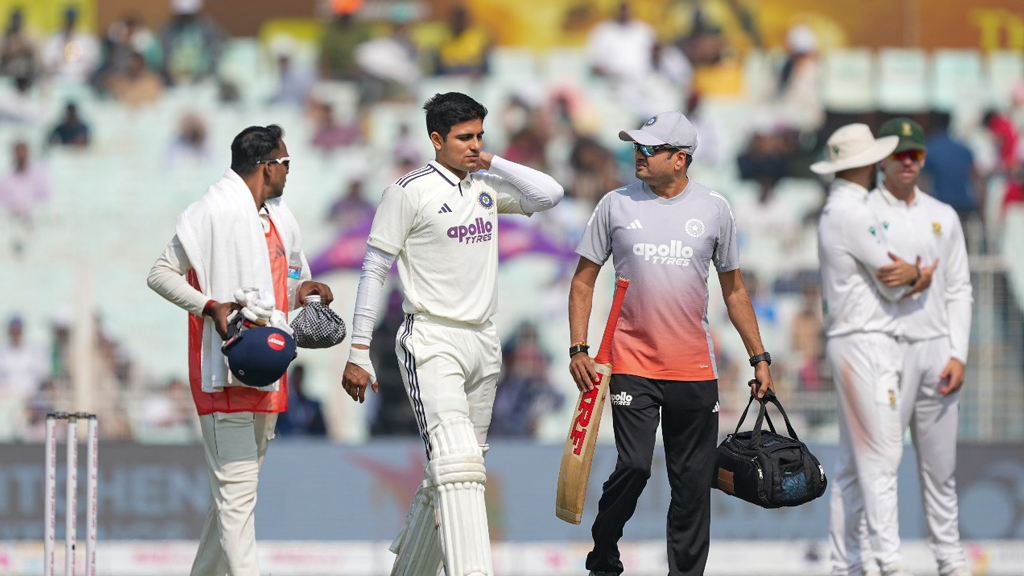 কলকাতার টেস্টের মাঝপথে হাসপাতালে গিল, কী হয়েছে