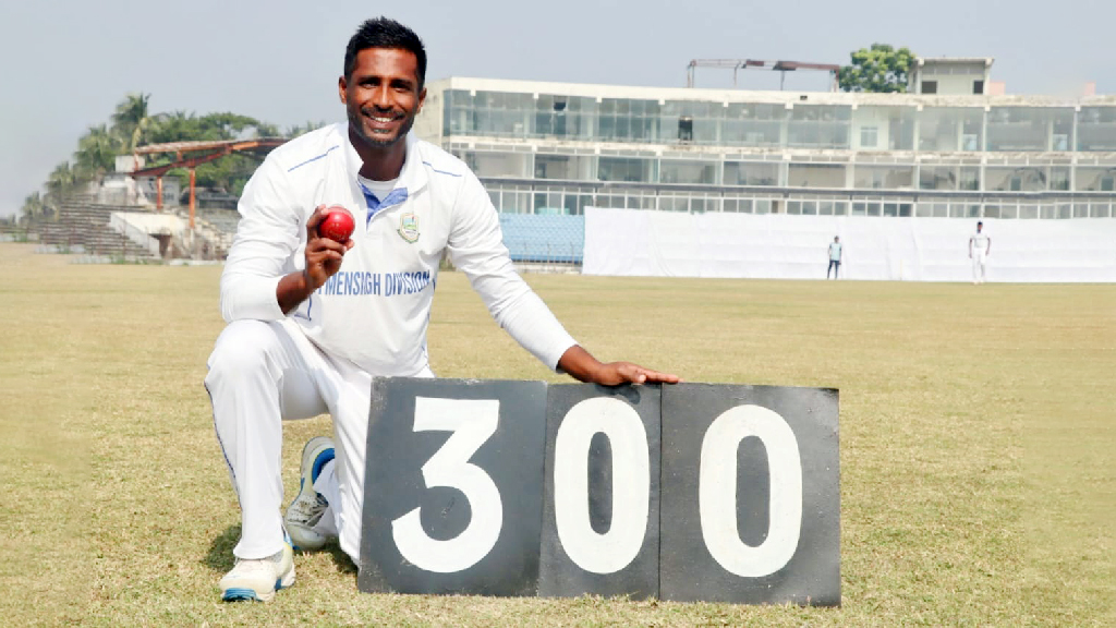 শুভাগতর ‘ট্রিপল সেঞ্চুরির’ দিনে তানভীরের দুর্দান্ত বোলিং