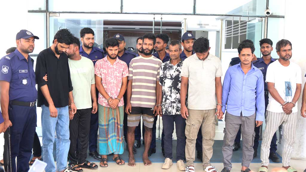 চট্টগ্রামে শীর্ষ সন্ত্রাসীদের নাম ভাঙিয়ে চাঁদাবাজি: গ্রেপ্তার ৭