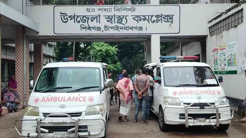 চাঁপাইনবাবগঞ্জে ভটভটি খাদে পড়ে বাবা-ছেলেসহ নিহত ৩