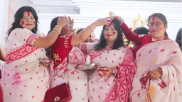 বিদায়ের সুর আর রক্তিম সিঁদুর খেলায় মাতোয়ারা নওগাঁর নারীরা