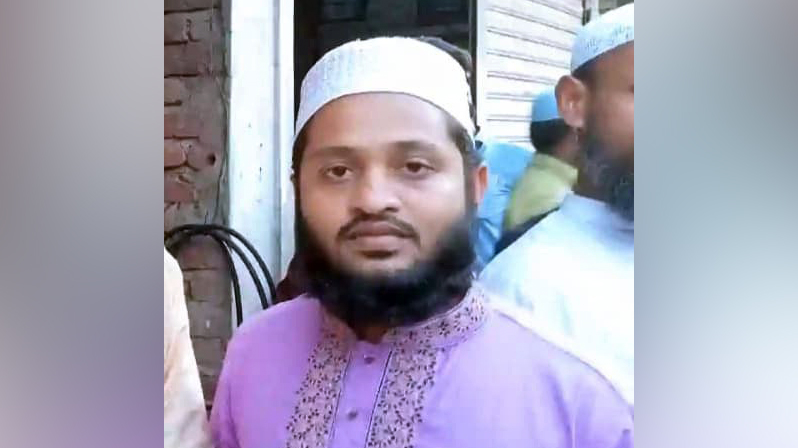 স্ত্রীর স্বীকৃতির দাবিতে জামায়াত নেতার বাড়িতে নারীর অনশন