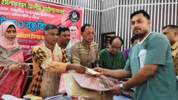 বেলকুচি-এনায়েতপুরের সনাতন ধর্মাবলম্বীদের মাঝে ১০ লাখ টাকা ও ৩০০ শাড়ি বিতরণ