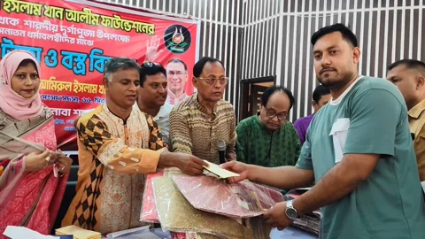 বেলকুচি-এনায়েতপুরের সনাতন ধর্মাবলম্বীদের মাঝে ১০ লাখ টাকা ও ৩০০ শাড়ি বিতরণ