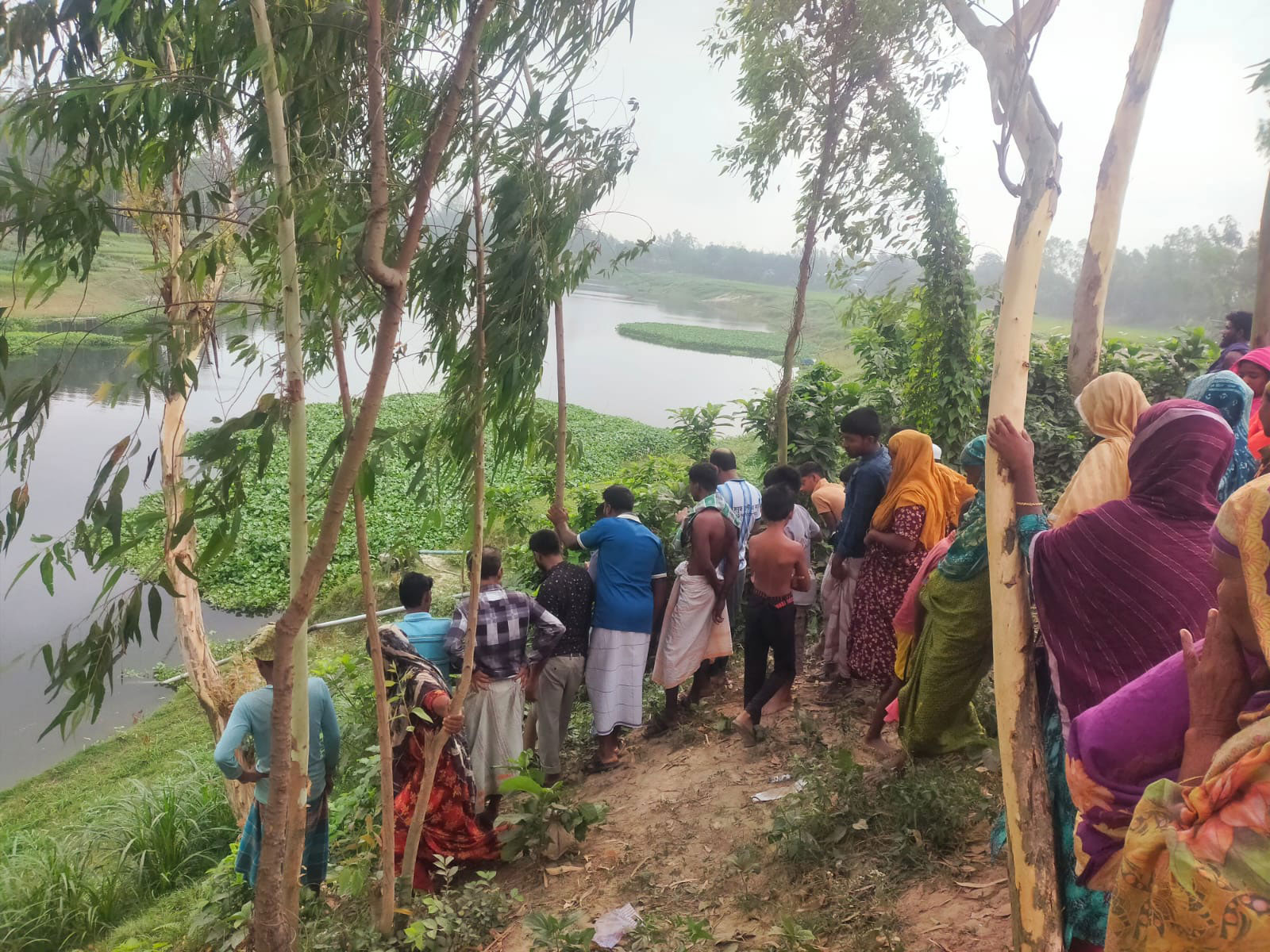 ফুলজোড় নদের তীর থেকে ভ্যানচালকের মরদেহ উদ্ধার