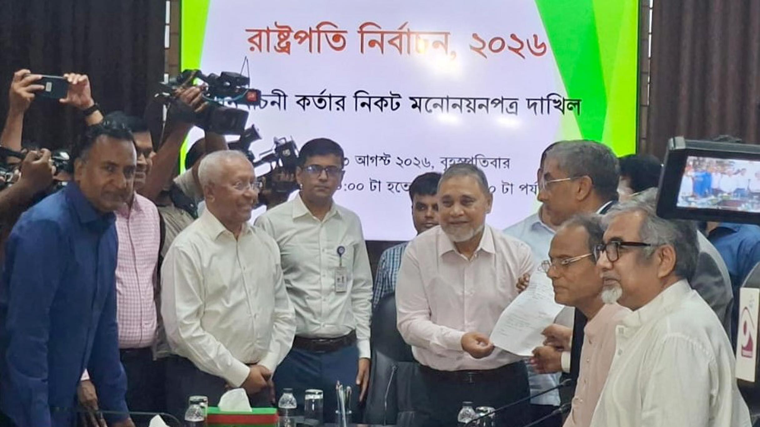 রাষ্ট্রপতি পদে মির্জা ফখরুলের মনোনয়নপত্র জমা দিয়েছে বিএনপি