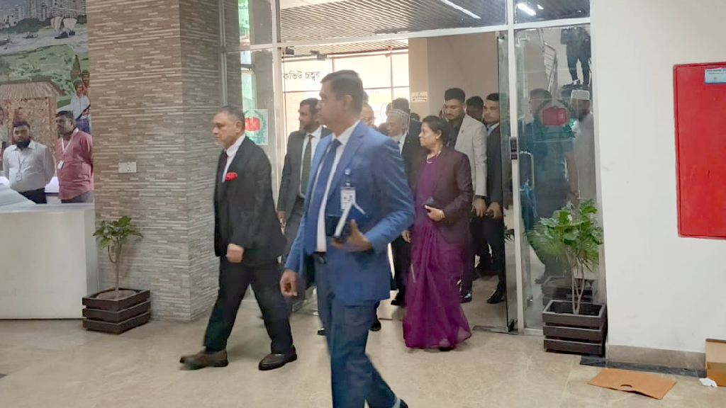 রাষ্ট্রপতির সঙ্গে সাক্ষাৎ করতে বঙ্গভবনে সিইসি