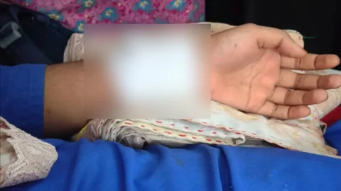সীতাকুণ্ডে স্কুলছাত্রীকে ছুরিকাঘাত ও স্বর্ণালংকার ছিনতাই