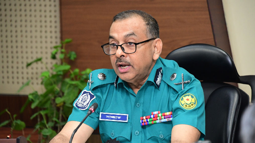 ঈদযাত্রায় ফিটনেসবিহীন গাড়ি না চালানোর অনুরোধ ডিএমপি কমিশনারের