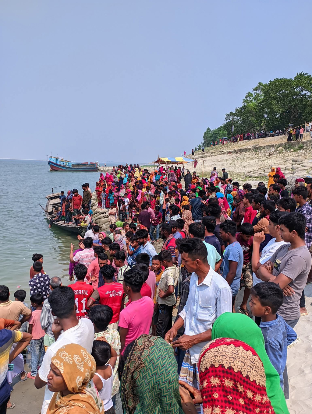 সুজানগরে পদ্মা নদী থেকে ইবি শিক্ষার্থী ও তাঁর স্বামীর লাশ উদ্ধার। ছবি: আজকের পত্রিকা