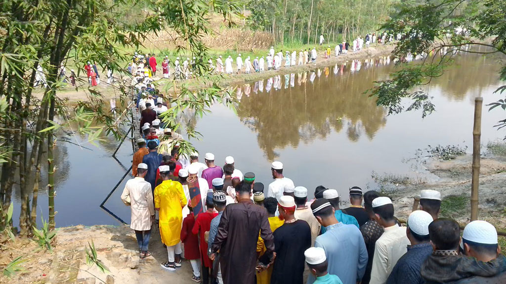 ২০ গ্রামের মানুষের ভরসা বাঁশের সেতু