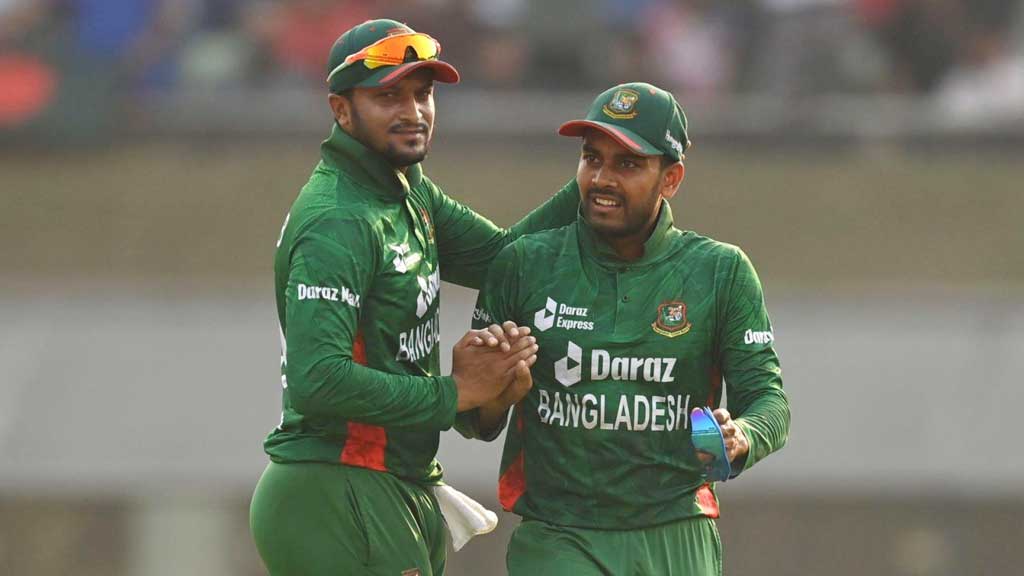 মিরাজের কাছে যে ইচ্ছে প্রকাশ করেছেন সাকিব
