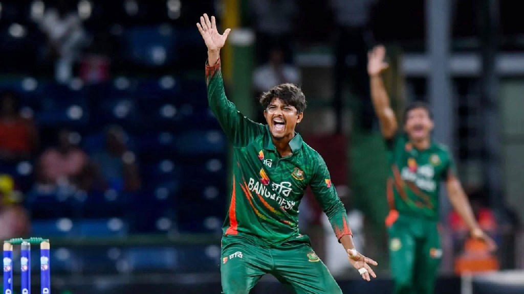 সাকিবের পর মেহেদীকে হাতছানি দিচ্ছে সেই ‘ফিফটি’