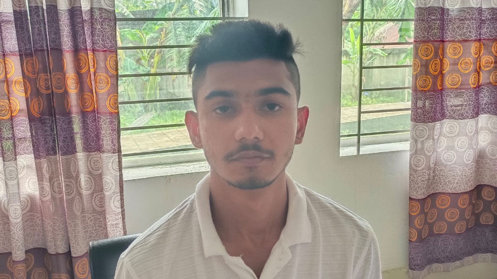 ভারতে পালাতে গিয়ে হত্যা মামলার আসামি গ্রেপ্তার