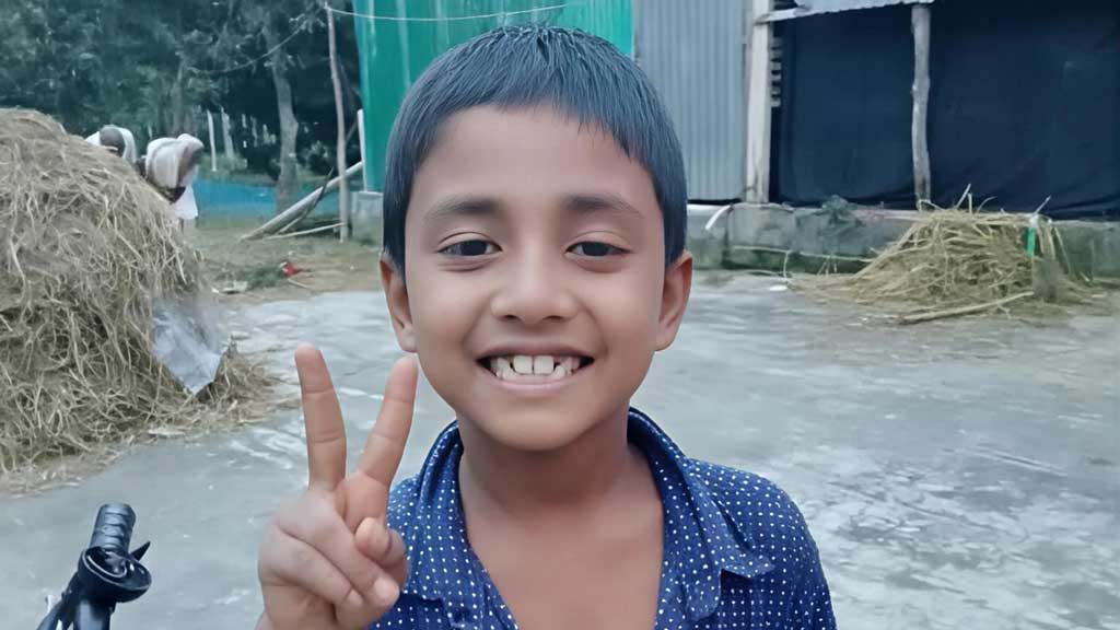 মোবাইল না দেওয়ায় অভিমানে গলায় ফাঁস নিয়ে শিশুর মৃত্যু