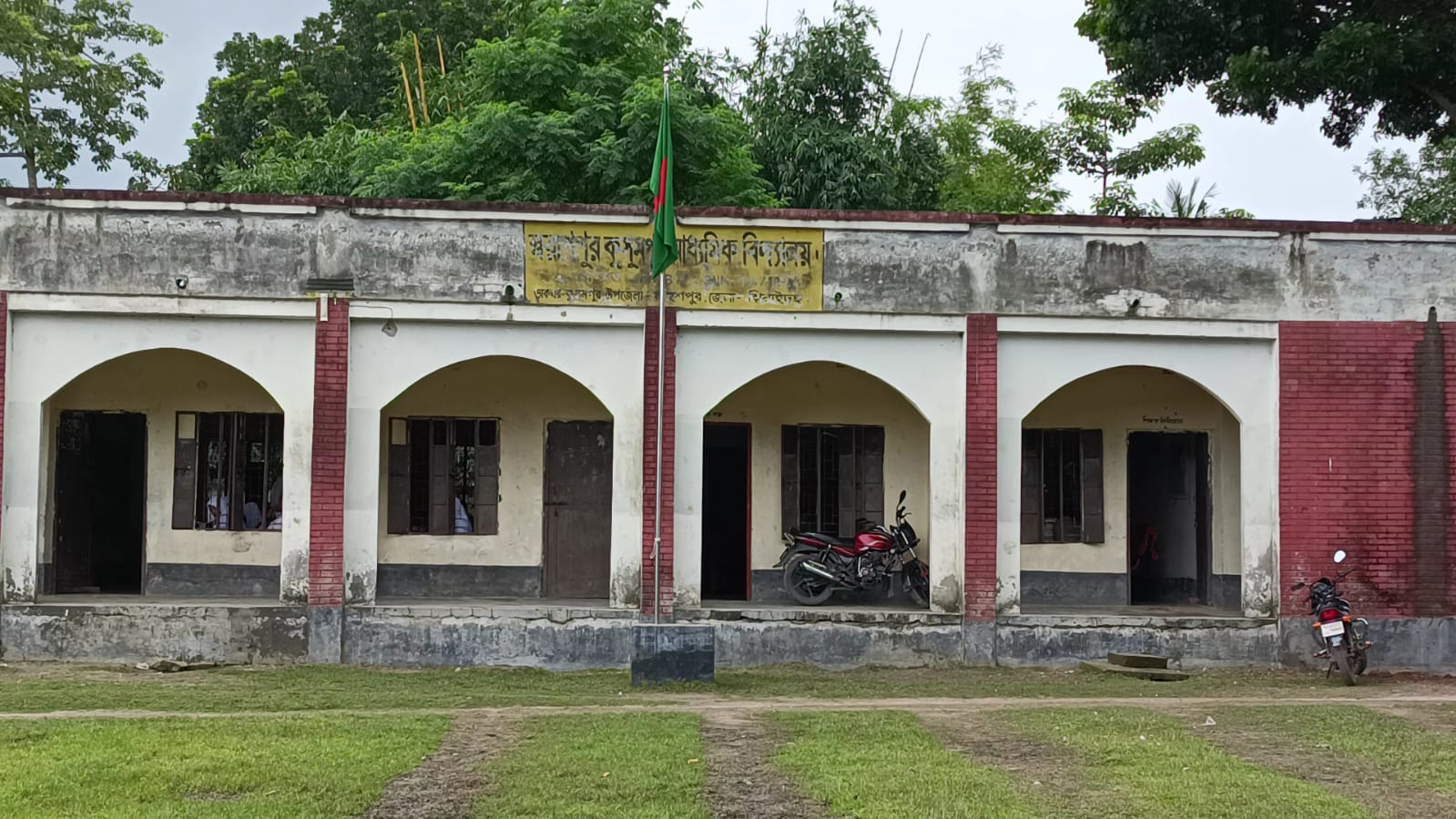 ক্লাসে ফিরেছে মহেশপুরের বাল্যবিয়ে হওয়া সেই ছাত্রী