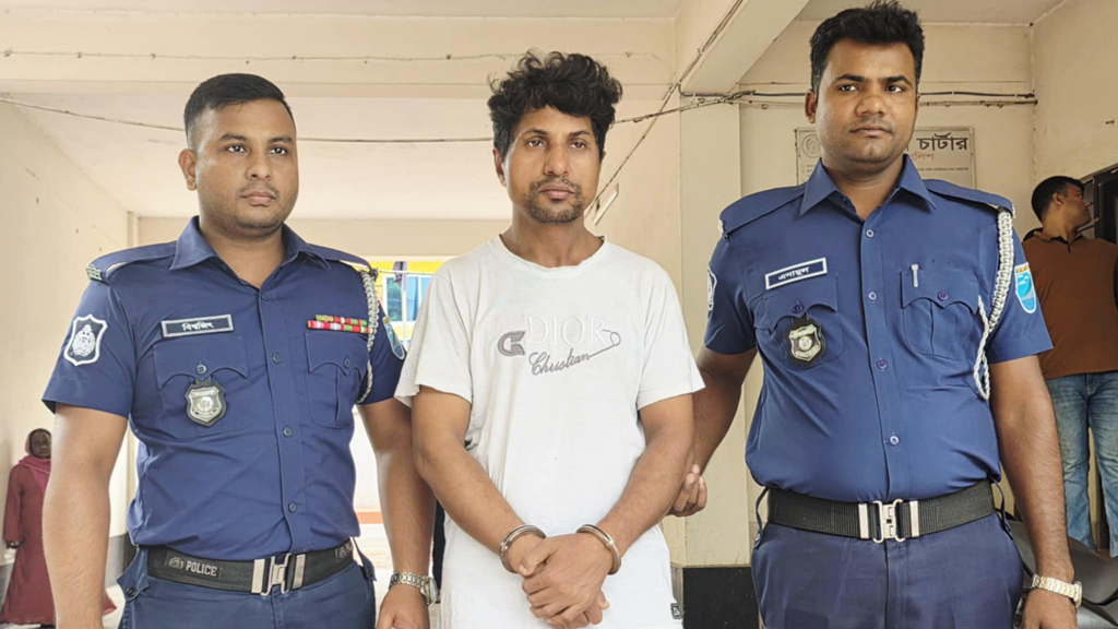 বাসায় আটকে রেখে ৪ স্কুলছাত্রীকে ধর্ষণ, শিক্ষক কারাগারে