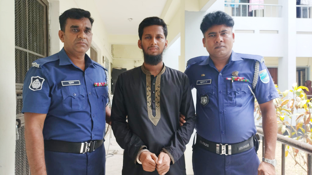 শ্রীপুরে স্কুলছাত্রী ধর্ষণের অভিযোগে শিক্ষক গ্রেপ্তার