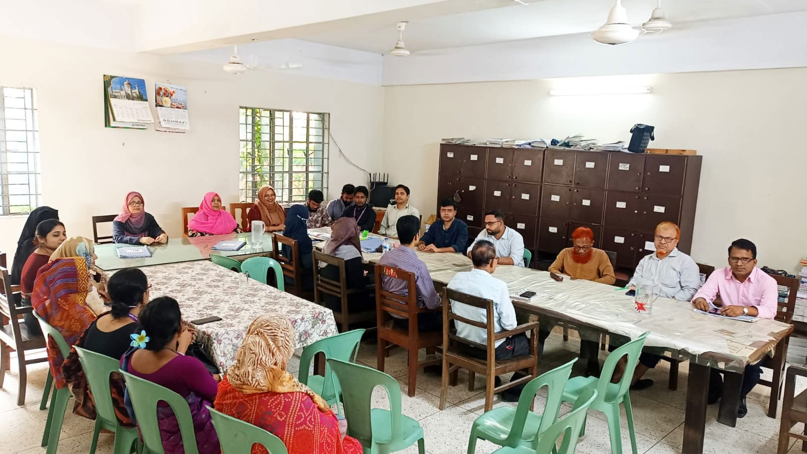 শহীদ মিনারে অবস্থান কর্মসূচিতে শিক্ষকেরা, বেশির ভাগ শিক্ষাপ্রতিষ্ঠানে চলছে কর্মবিরতি