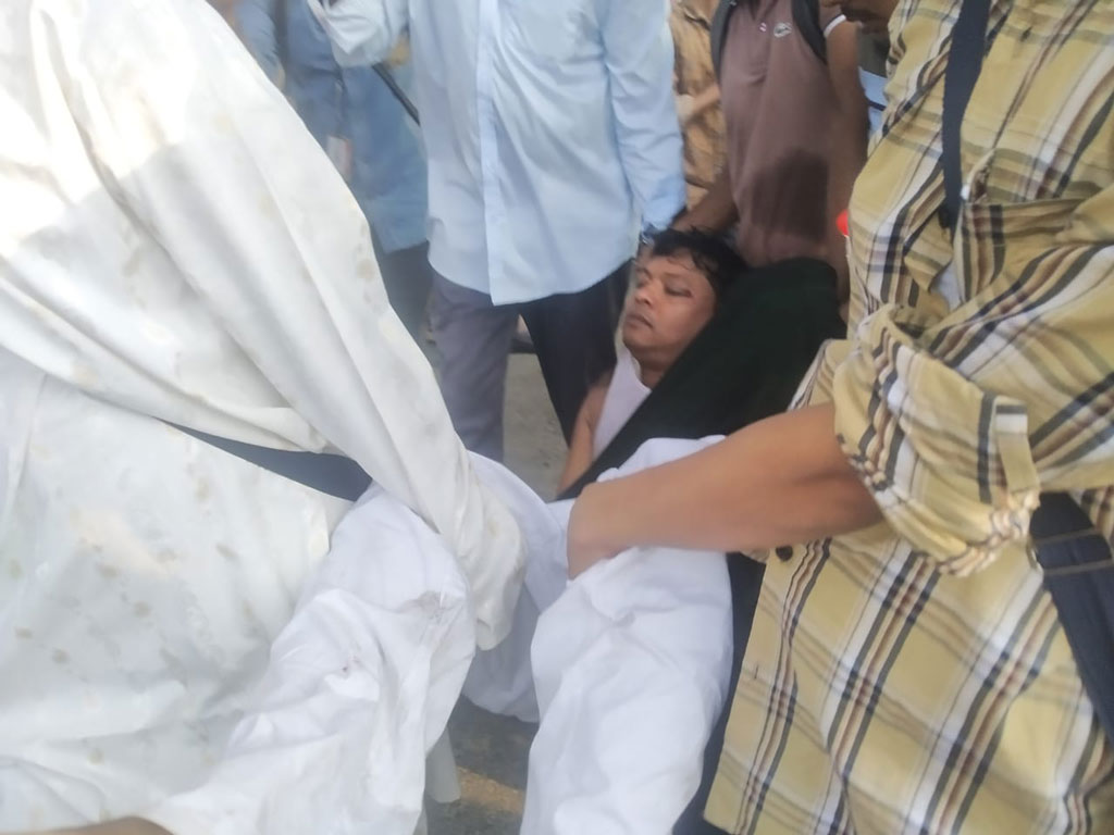 শাহবাগে শিক্ষকদের ‘কলম সমর্পণ’ কর্মসূচিতে পুলিশের বাধা, আহত ও আটকের অভিযোগ