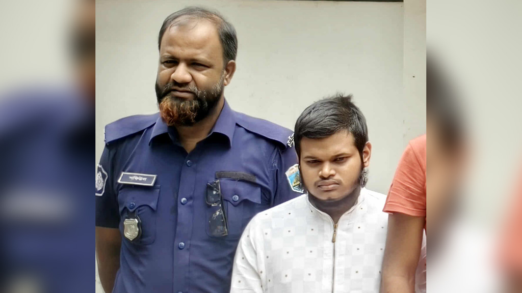 ধর্ষণের পর শিক্ষার্থীদের গলায় দা ঠেকিয়ে ভয় দেখাতেন শিক্ষক