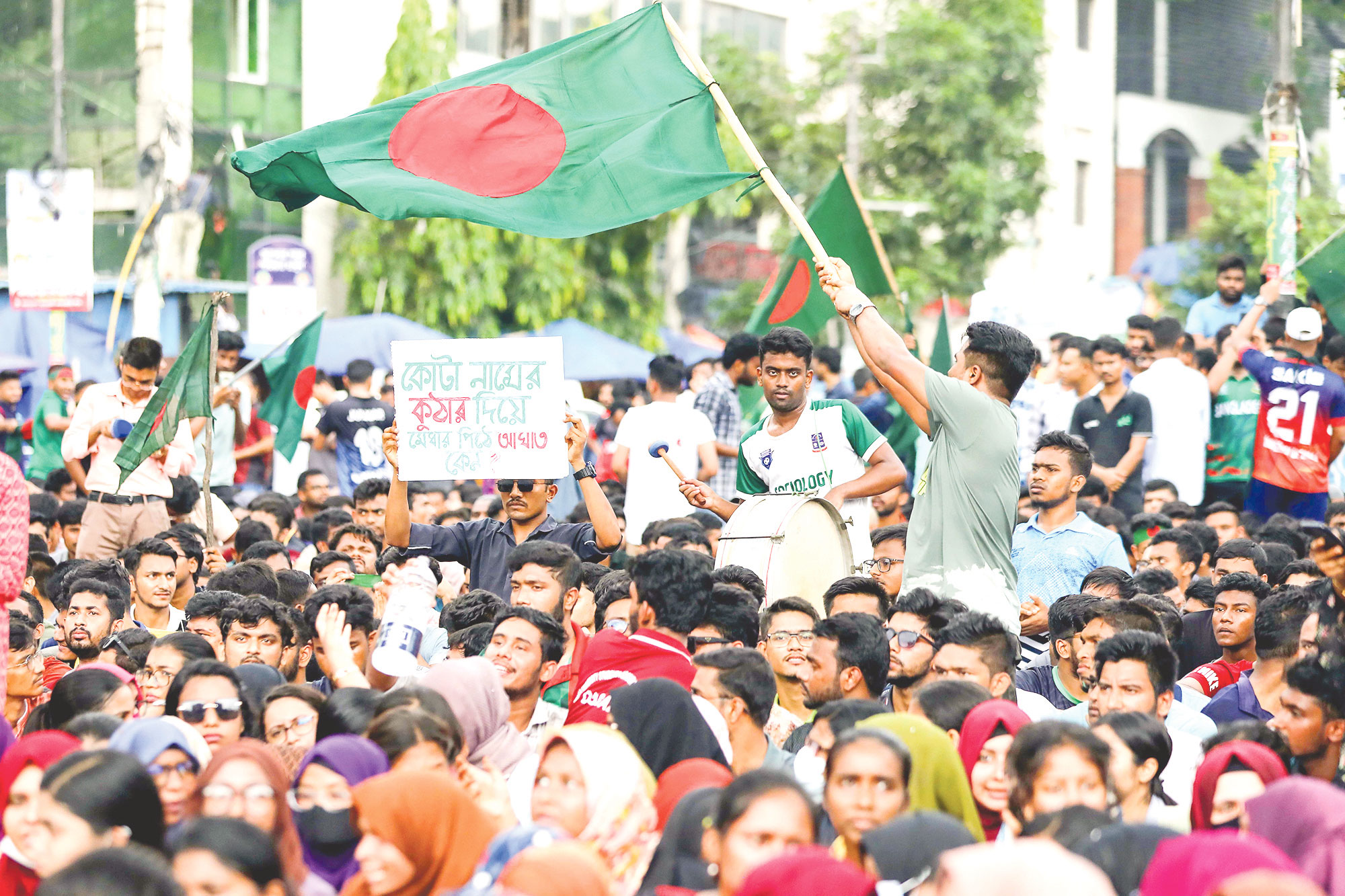 আমরা কি শিক্ষা ছাড়াই সবকিছু বদলে দিতে চাই