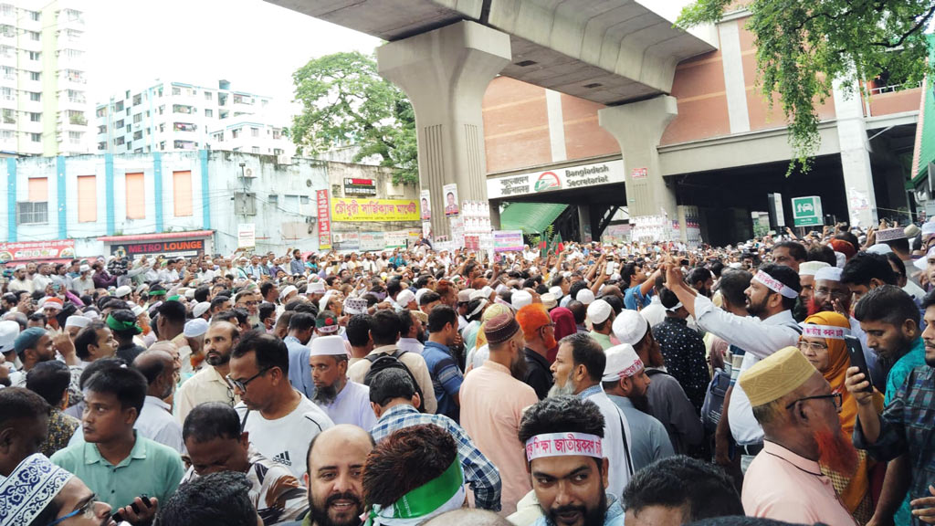 প্রেসক্লাবে এমপিওভুক্ত শিক্ষকদের সমাবেশ, যান চলাচল ব্যাহত