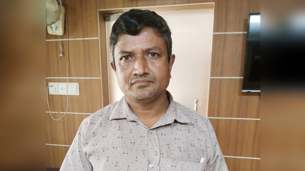 শিক্ষক দিবসের র‍্যালিতে ‘শেখ হাসিনার বাংলাদেশ’ ব্যানার, প্রধান শিক্ষক জেলহাজতে