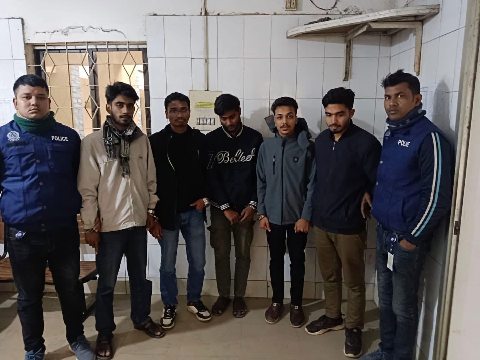 নিষিদ্ধ ছাত্রলীগের প্রতিষ্ঠাবার্ষিকী পালনের অভিযোগে সিটি ইউনিভার্সিটির ৫ শিক্ষার্থী গ্রেপ্তার