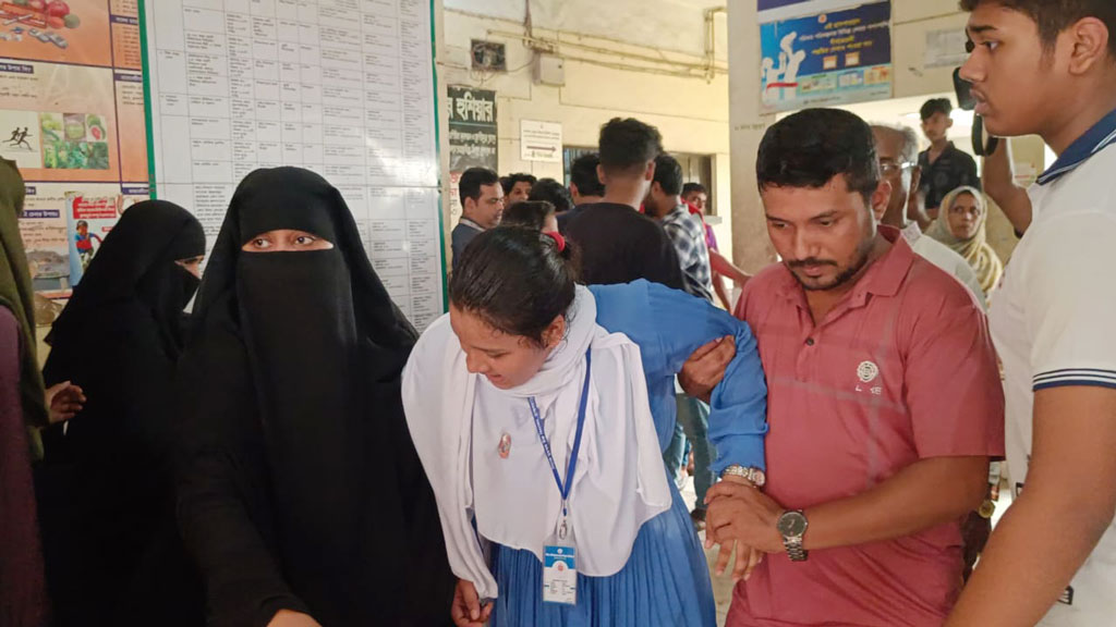 স্কুলের সায়েন্স ল্যাবে আগুন, হুড়াহুড়িতে বের হতে গিয়ে আহত ২৫ শিক্ষার্থী