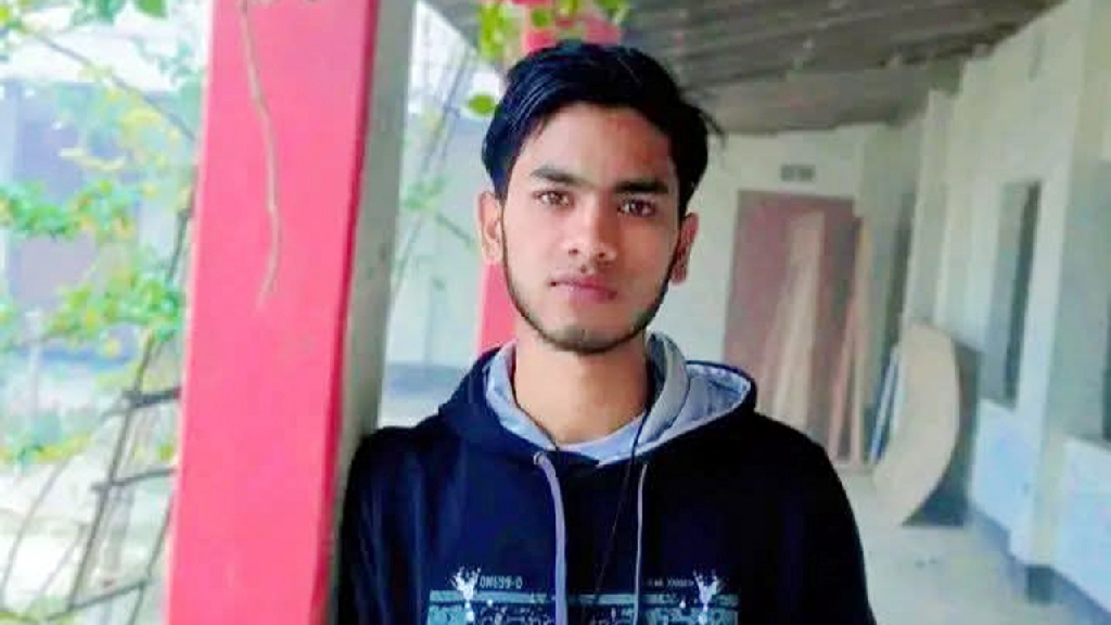 মেডিকেলে চান্স না পেয়ে হাই ভোল্টেজ বিদ্যুতের খুঁটিতে শিক্ষার্থী, দগ্ধ হয়ে নিচে পড়ল লাশ
