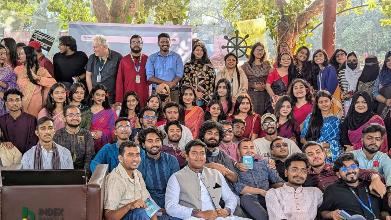 ড্যাফোডিল ইন্টারন্যাশনাল ইউনিভার্সিটিতে নবীন শিক্ষার্থীদের বরণ