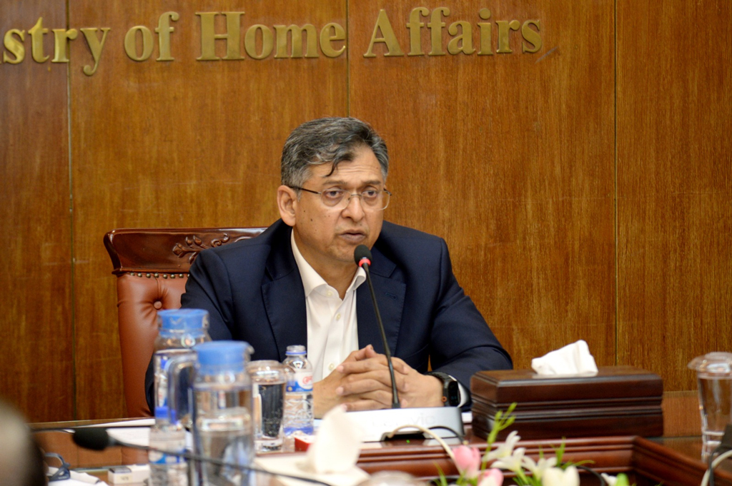 এসপি-ওসি নিয়োগ যোগ্যতায়, লটারিতে নয়: স্বরাষ্ট্রমন্ত্রী