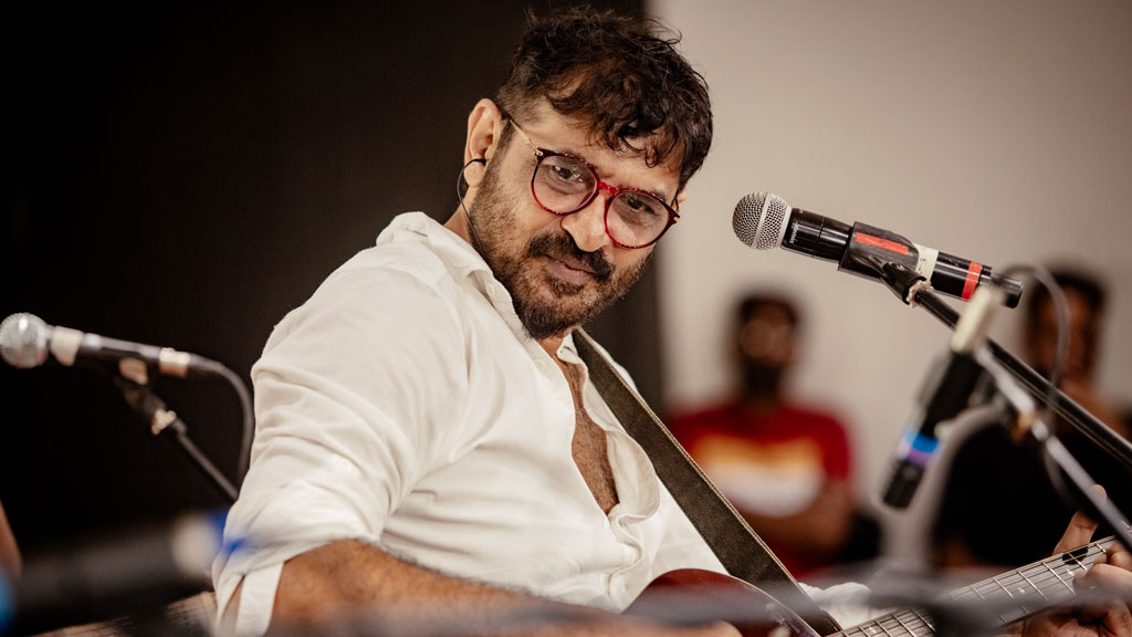 আমার খুব ইচ্ছে করে বাংলাদেশের স্টেজে গাইতে