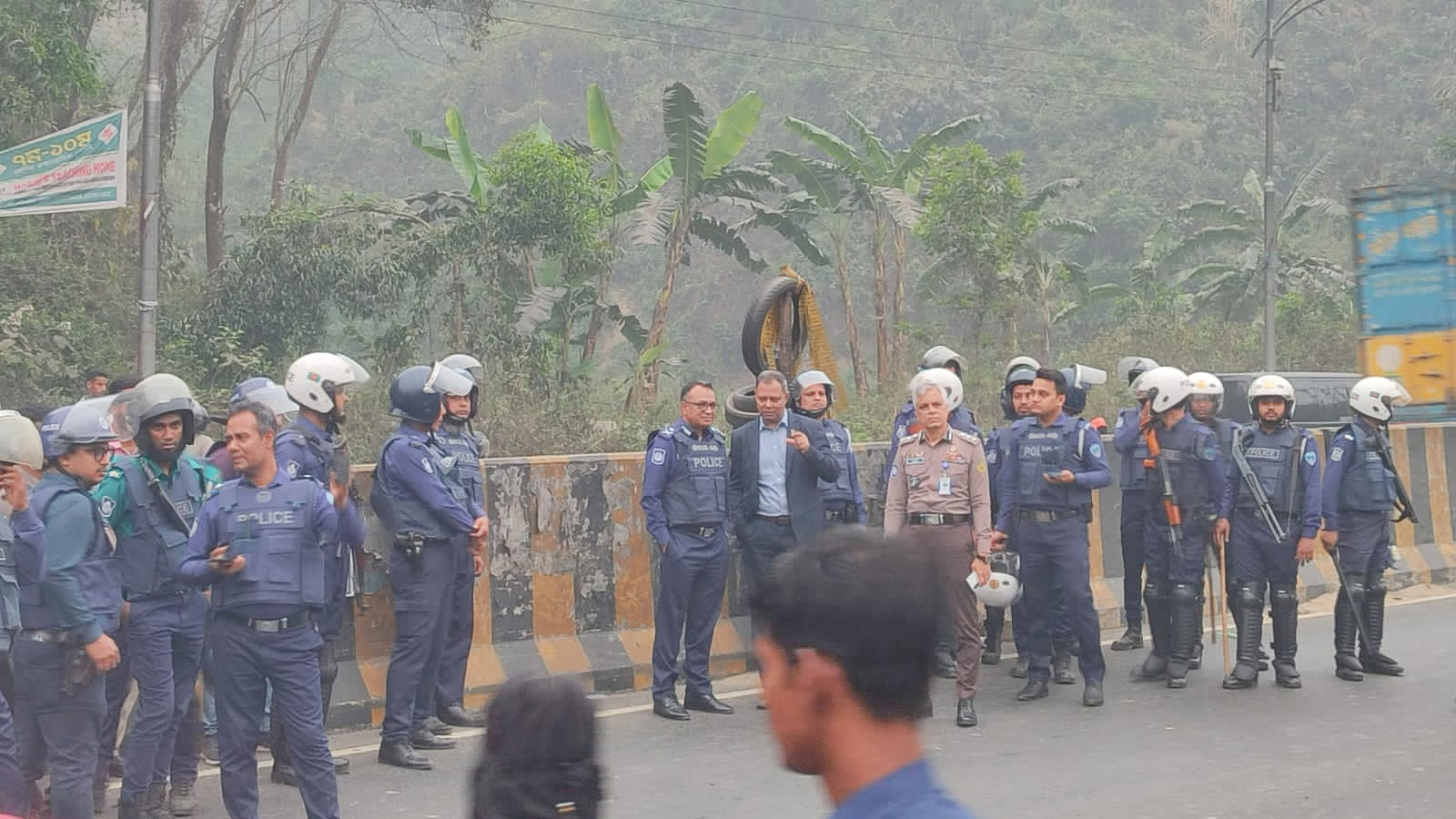 দুর্গম জঙ্গল সলিমপুরে যৌথ বাহিনীর সাঁড়াশি অভিযান