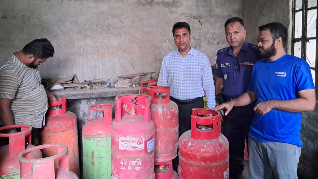 লোগো নকল ও সিলিন্ডার রিফিল করে গ্যাস বিক্রি, দুই লাখ টাকা জরিমানা