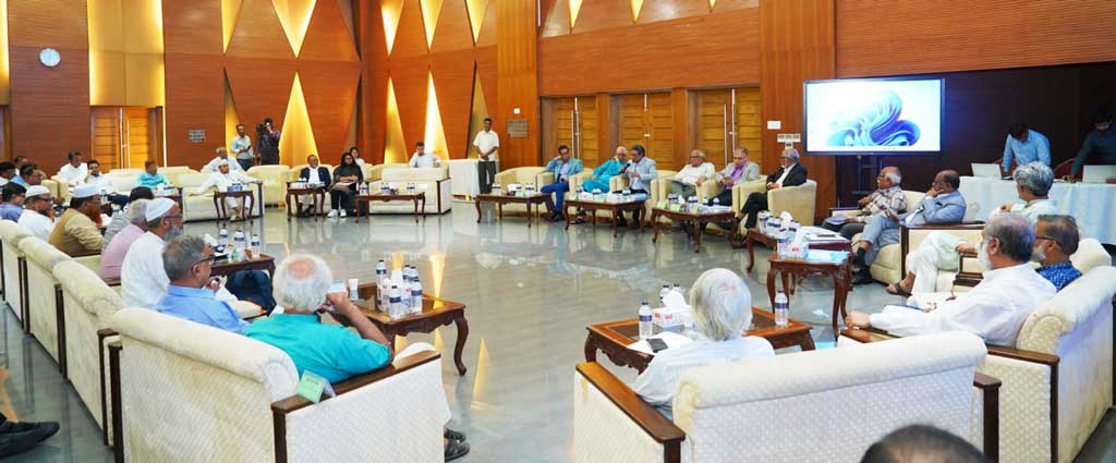 প্রধানমন্ত্রীর মেয়াদ নিয়ে দুই ভাগ রাজনৈতিক দলগুলো